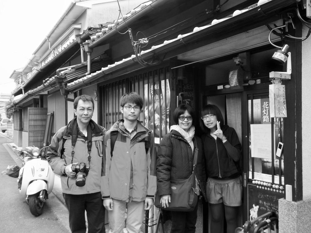 Nostalgic Guesthouse For 1 To 3 Females Or A Group Of 4 People Or More Kyoto Buitenkant foto